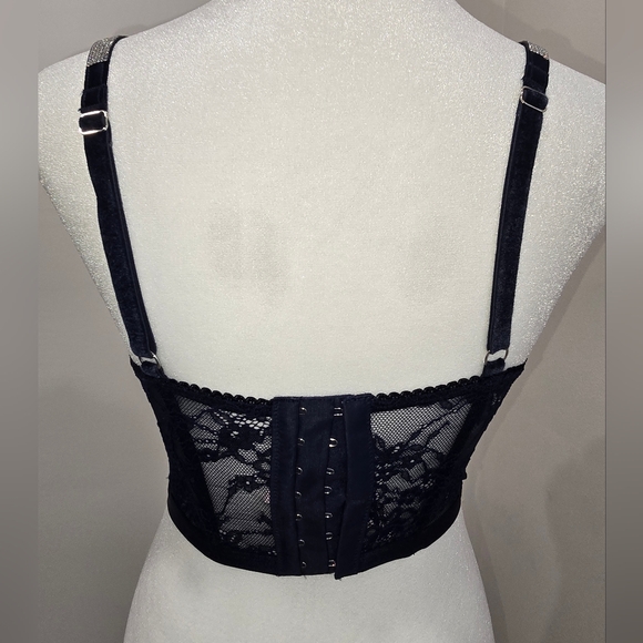 Victoria's Secret - Picture 7 of 9